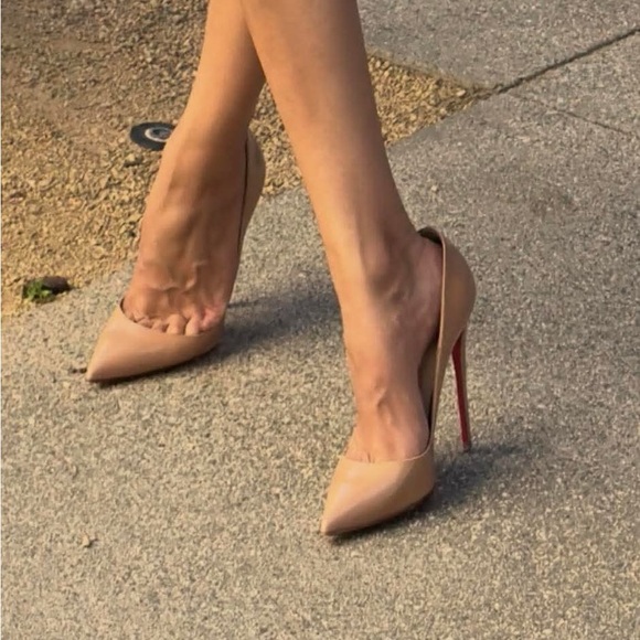Christian Louboutin So Kate Beige Heels - Picture 4 of 4